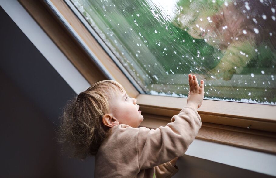 How to sell your house in winter weather