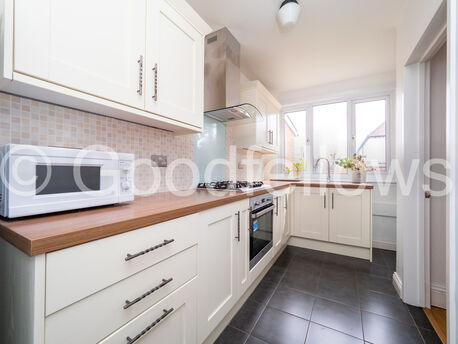3 bedroom mid terraced house to rent, Available from 08/06/2024
