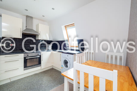 2 bedroom  flat to rent, Available from 31/05/2024