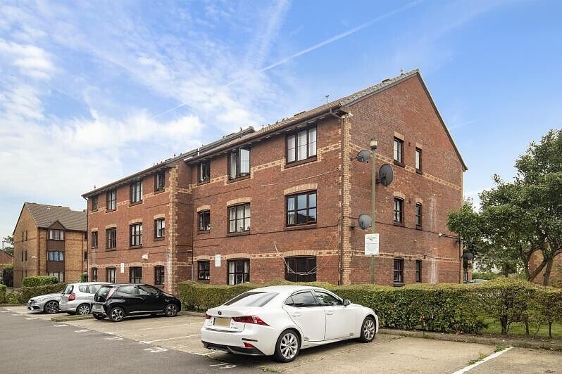 1 bedroom  flat to rent, Available now Lowry Crescent, Mitcham, CR4, main image