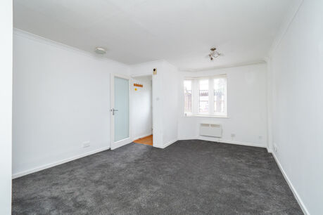 2 bedroom mid terraced house to rent, Available now