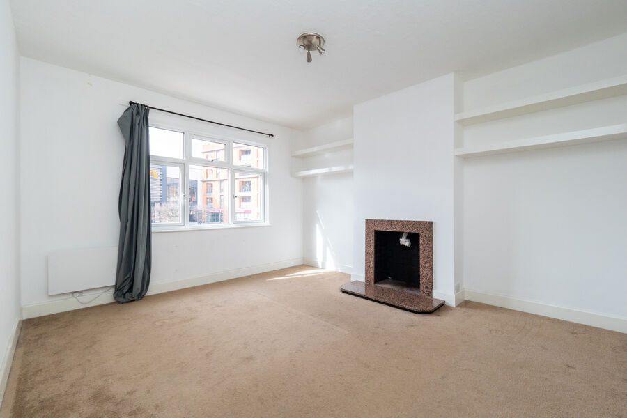 3 bedroom  flat to rent, Available now