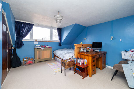 3 bedroom mid terraced house for sale