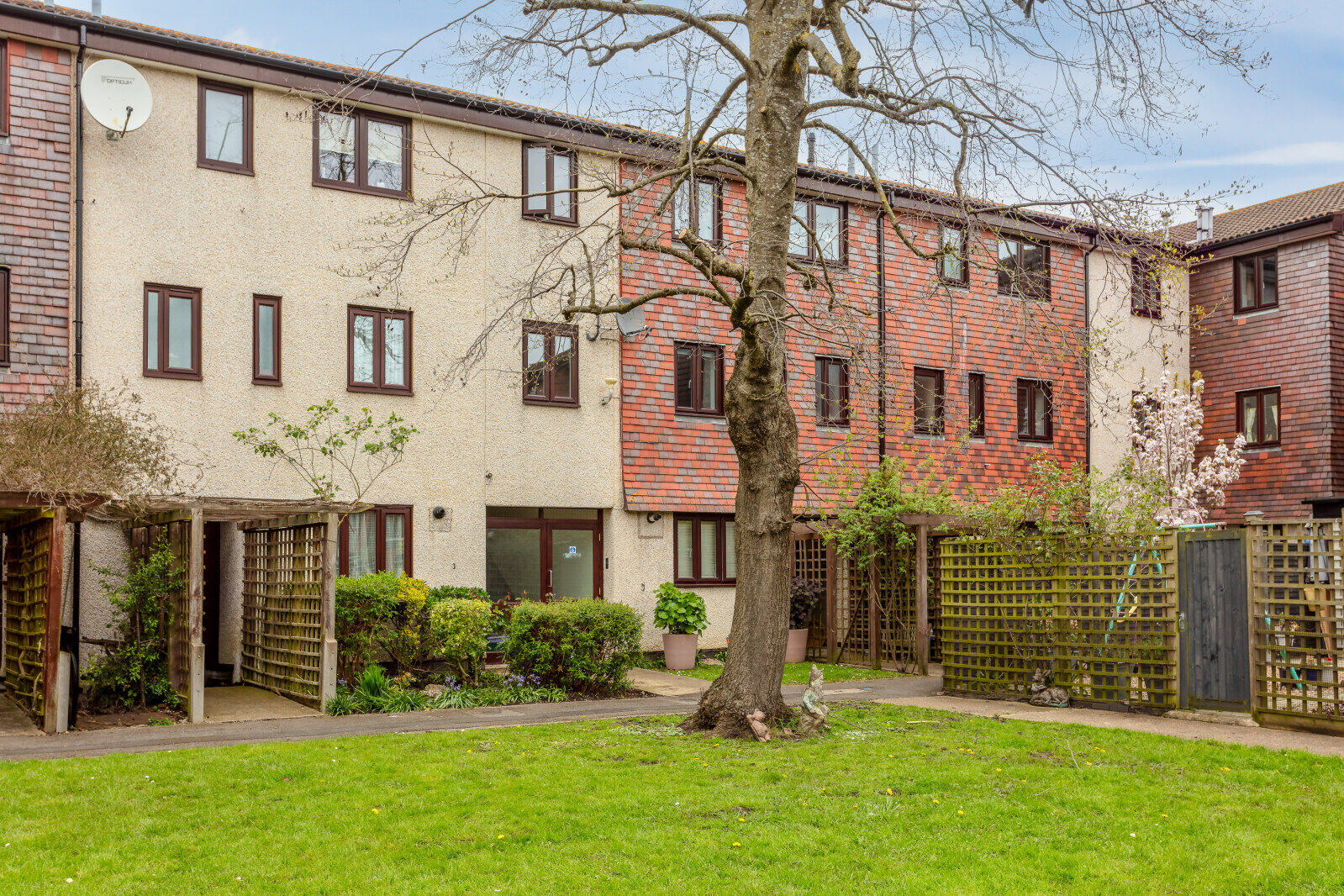 2 bedroom  flat for sale Coniston Close, London, SW20, main image