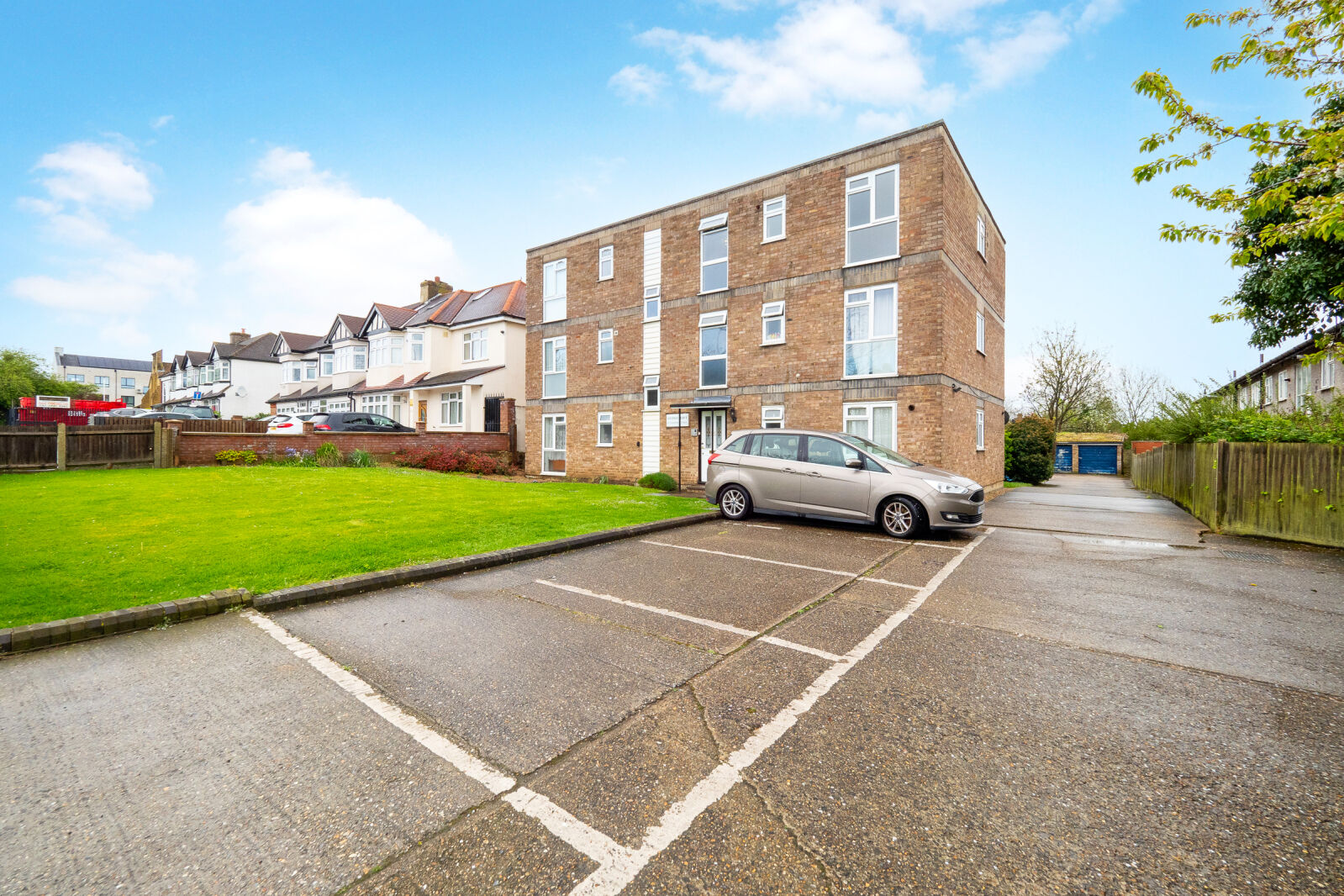 1 bedroom  flat for sale Stonecot Hill, Sutton, SM3, main image