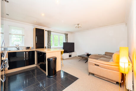 2 bedroom  flat to rent, Available from 12/06/2024