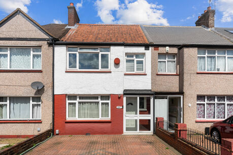 3 bedroom mid terraced house for sale