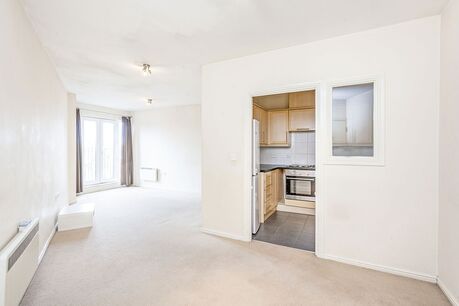 2 bedroom  flat to rent, Available from 22/03/2024