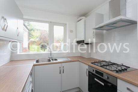 2 bedroom semi detached property to rent, Available from 13/07/2024