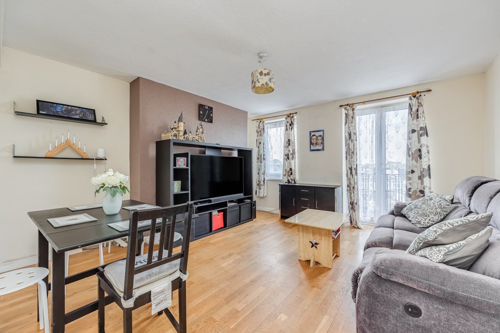 3 bedroom  flat for sale Elm Court, Armfield Crescent, CR4, main image