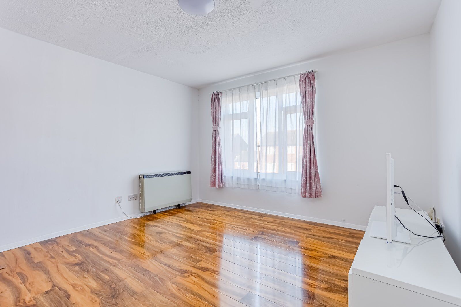 2 bedroom  flat for sale Firs Close, Mitcham, CR4, main image