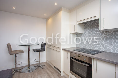 2 bedroom  flat to rent, Available from 12/04/2024