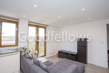 2 bedroom  flat to rent, Available from 12/04/2024