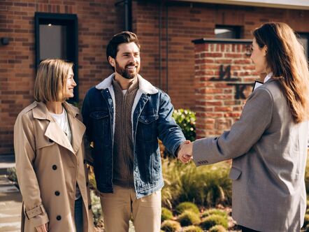 Couple with an agent